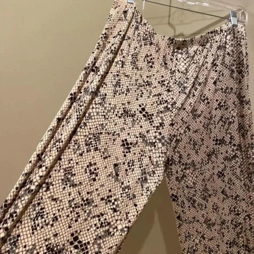 Gloria Printed Pajama Set - Picture 8 of 10